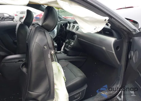 2021 Ford Mustang Gt Premium Fastback z USA, uszkodzony, nr VIN 1FA6P8CF9M5106191